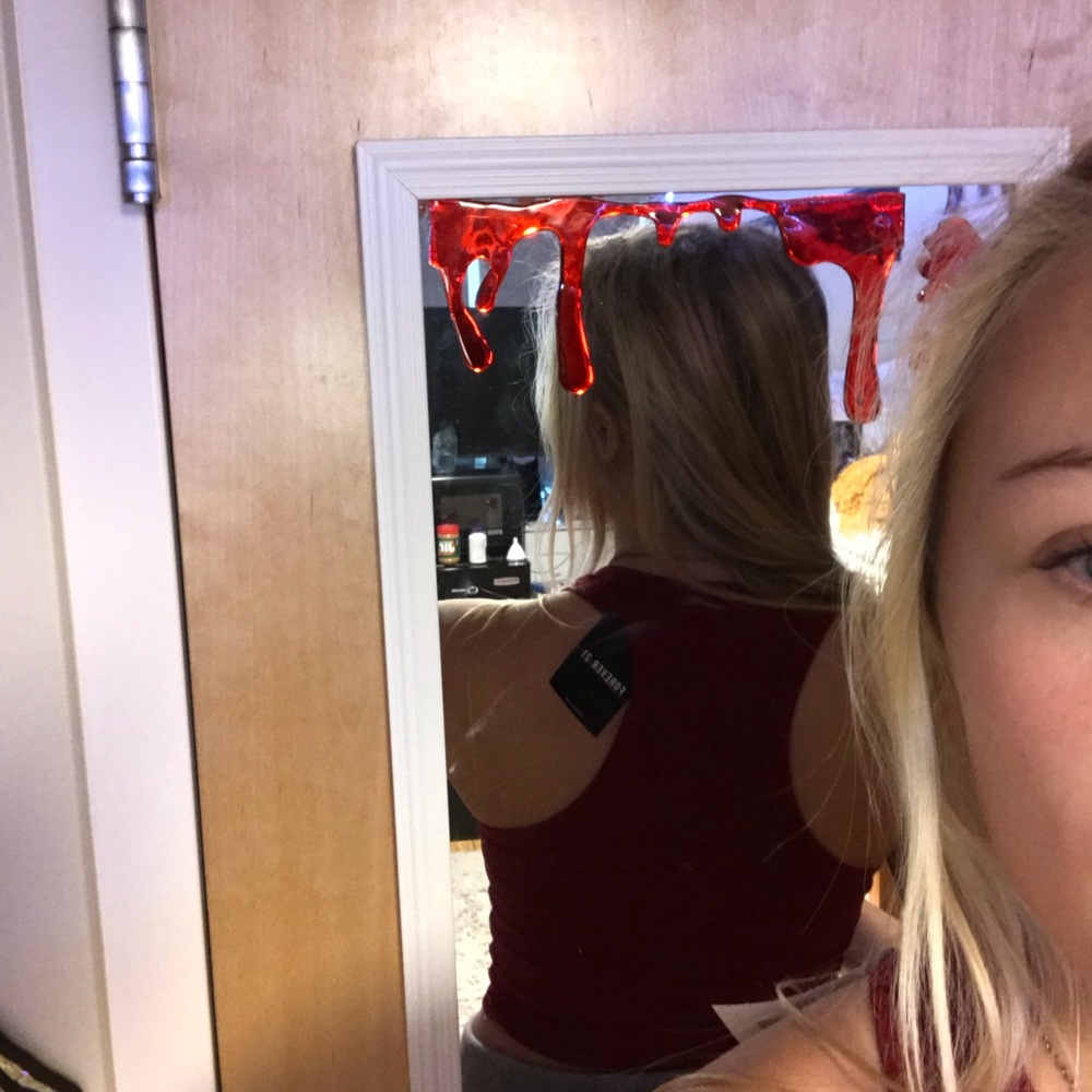 Red top - Picture 2 of 4
